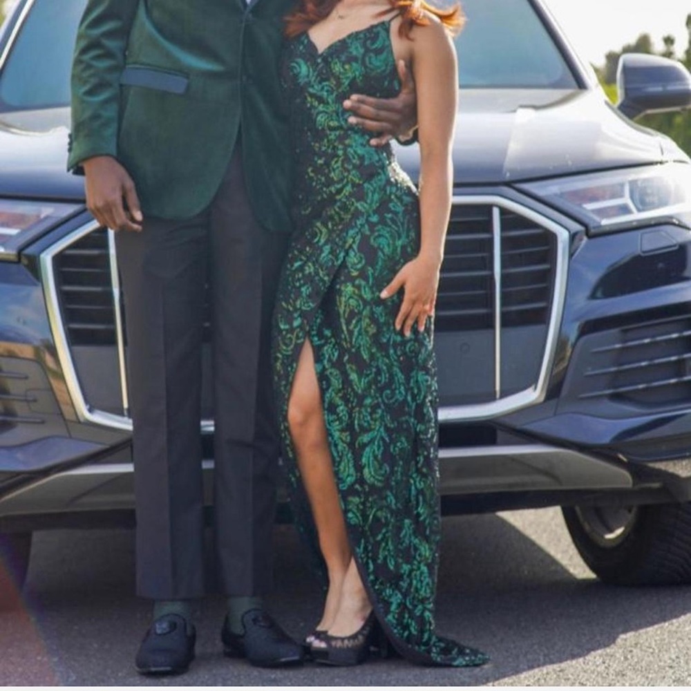 Gorgeous Windsor emerald green dress